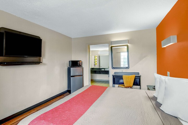 Motel 6 Calhoun GA