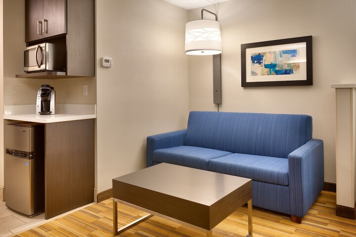 Room 11 of 33