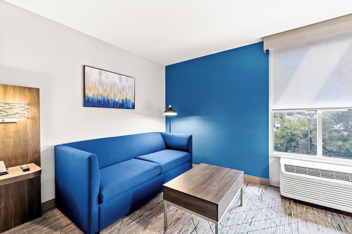 Room 33 of 52