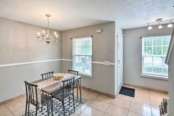La Vergne Townhome: 22 Mi to Dtwn Nashville!