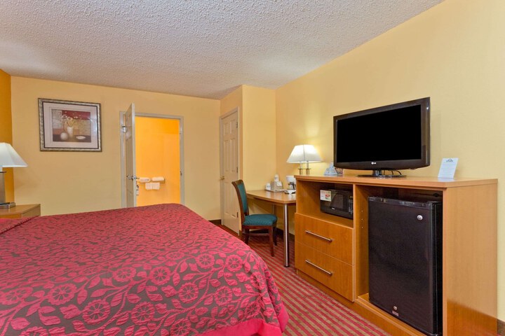 Room 28 of 43