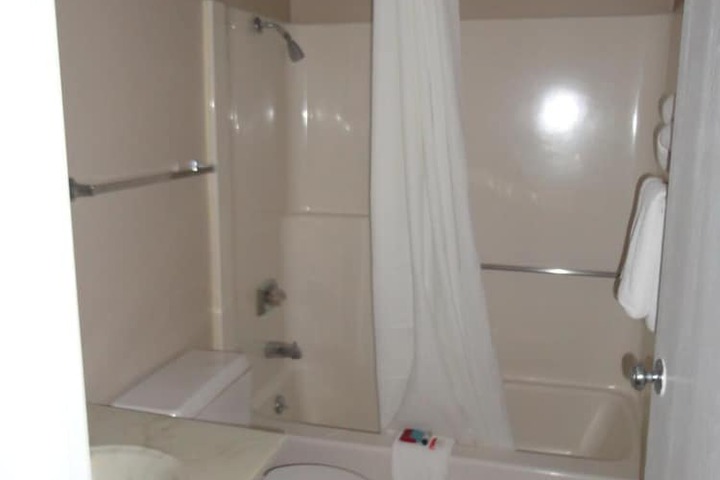 Room 10 of 25