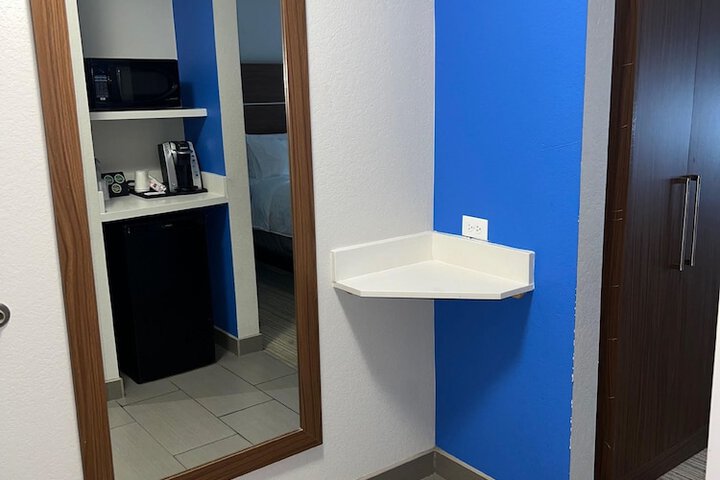 Room 67 of 103