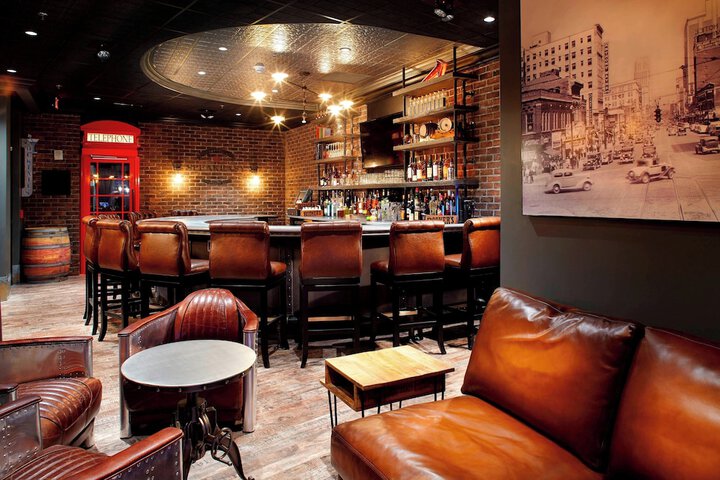 Lounge 34 of 41
