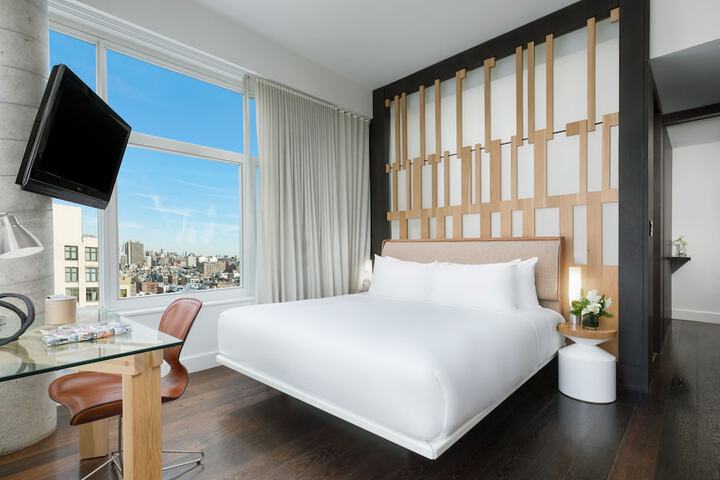 Room 32 of 59