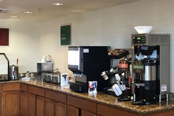Hawthorn Suites by Wyndham Victorville