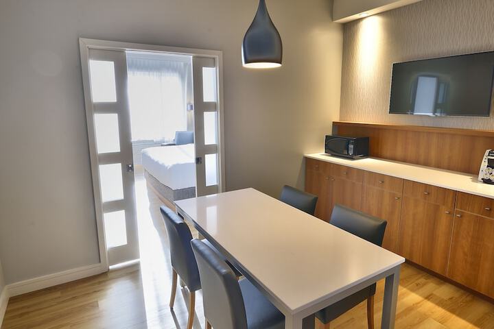 Room 10 of 32