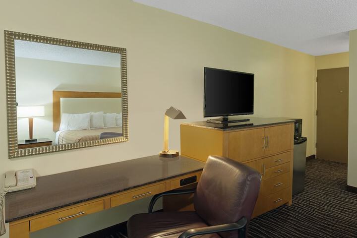 Room 28 of 40
