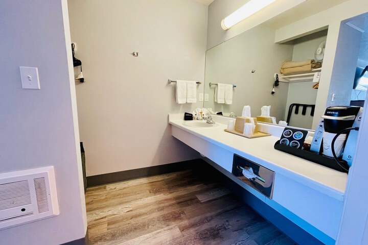 Room 17 of 46