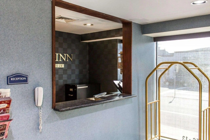 Paramount Inn