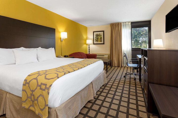 Baymont by Wyndham Queensbury / Lake George