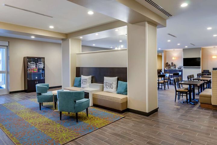 Hotel Interior 6 of 36
