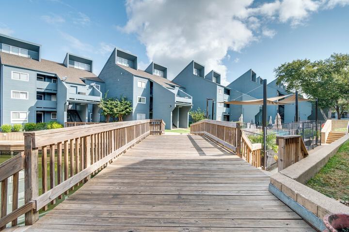 Lake Conroe Condo: Patio & Water Views