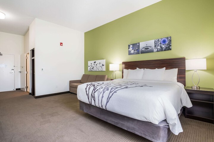 Room 27 of 72