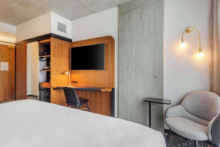 Room 50 of 83