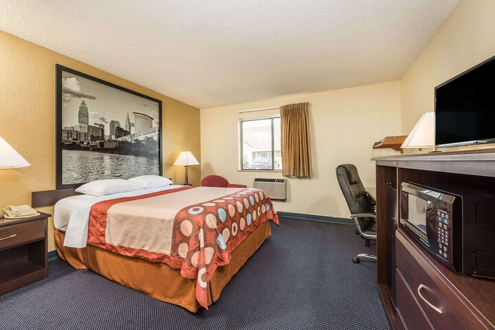 Room 11 of 15