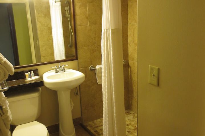 Room 27 of 77