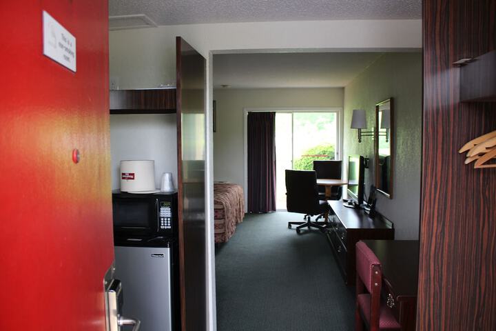 Room 4 of 16