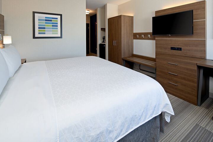 Room 16 of 38