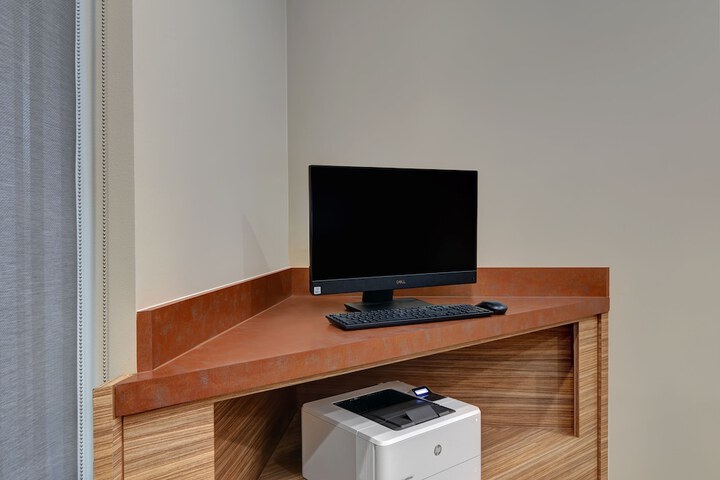 Business Center 44 of 47