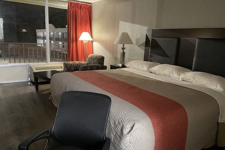 Room 27 of 44
