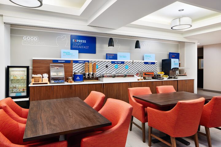 Holiday Inn Express & Suites Wheeling by IHG