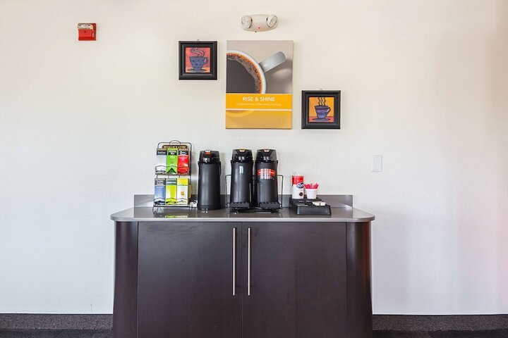 Breakfast/Coffee Service 22 of 25
