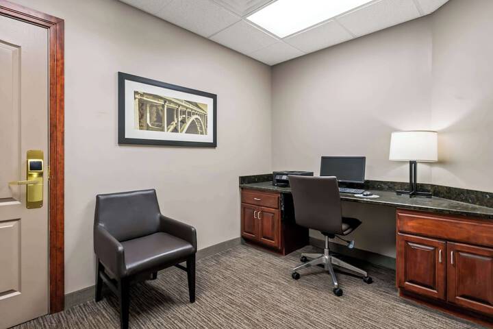 Business Center 40 of 40