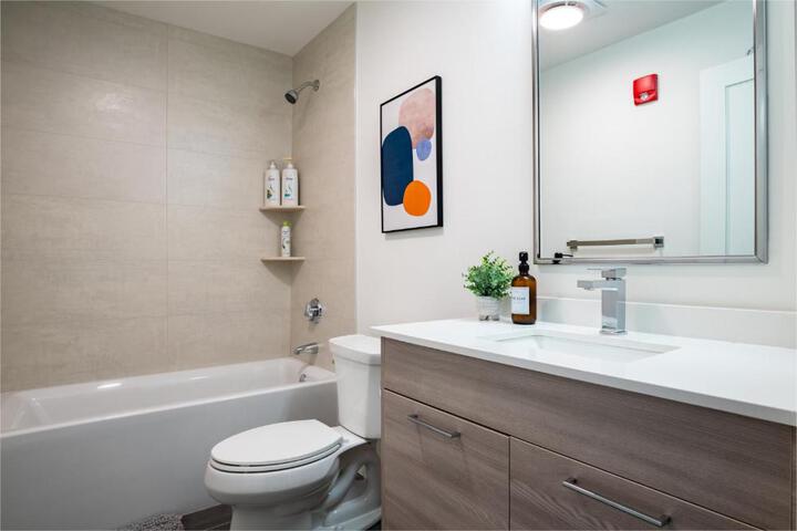Modern Furnished Apartment in Heart of Quincy
