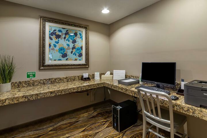 Business Center 36 of 37