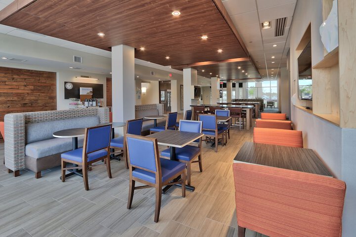 Holiday Inn Express & Suites Roswell by IHG