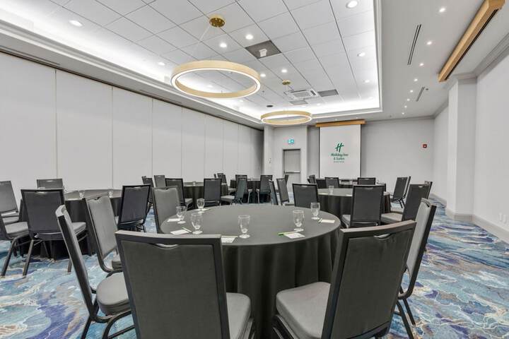 Ballroom/Hall 131 of 134