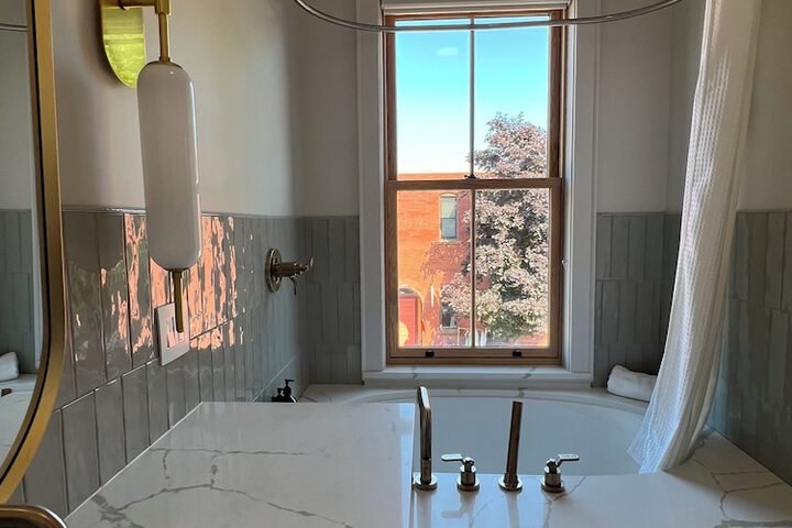 Room 27 of 65