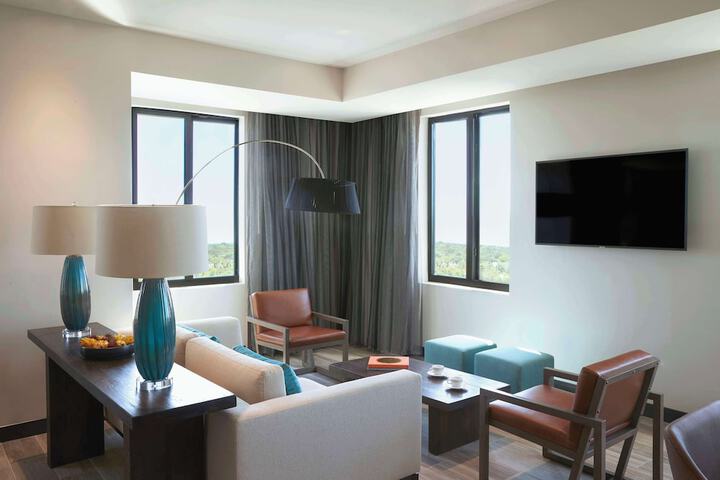 THesis Hotel Miami Coral Gables Curio Collection by Hilton