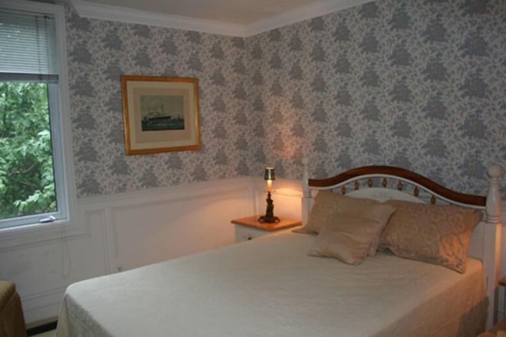 Room 16 of 32