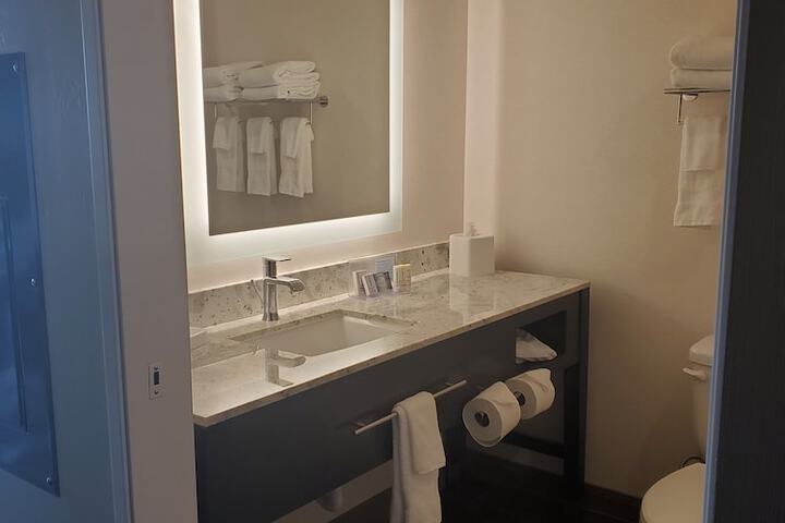 Room 15 of 28