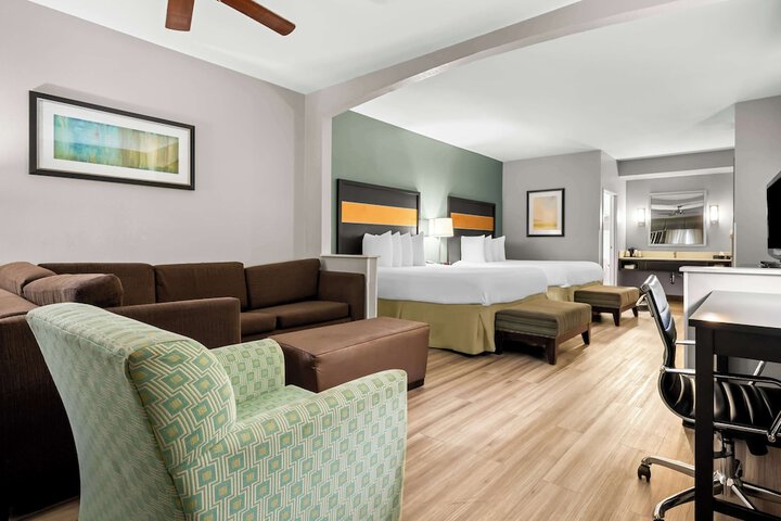 Room 15 of 33
