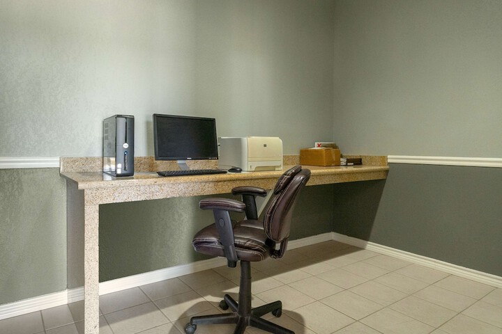 Business Center 28 of 29