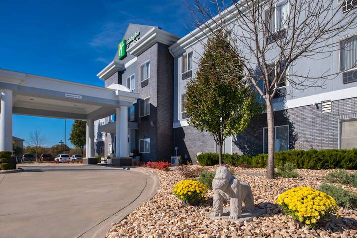 Holiday Inn Express Hotel & Suites Pittsburg by IHG