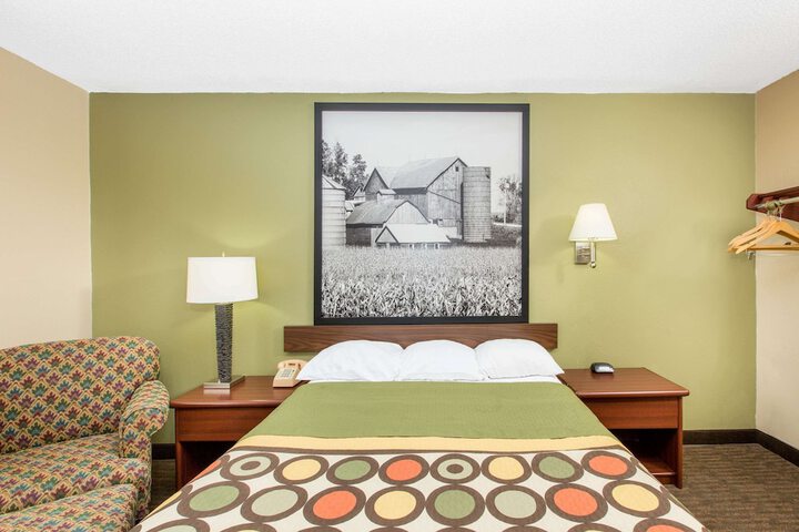 Room 7 of 16