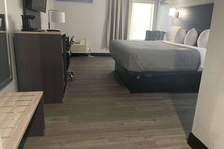 Room 9 of 27