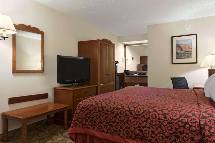 Room 9 of 35
