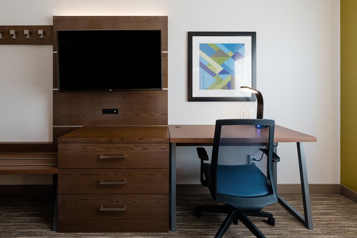 Room 13 of 38