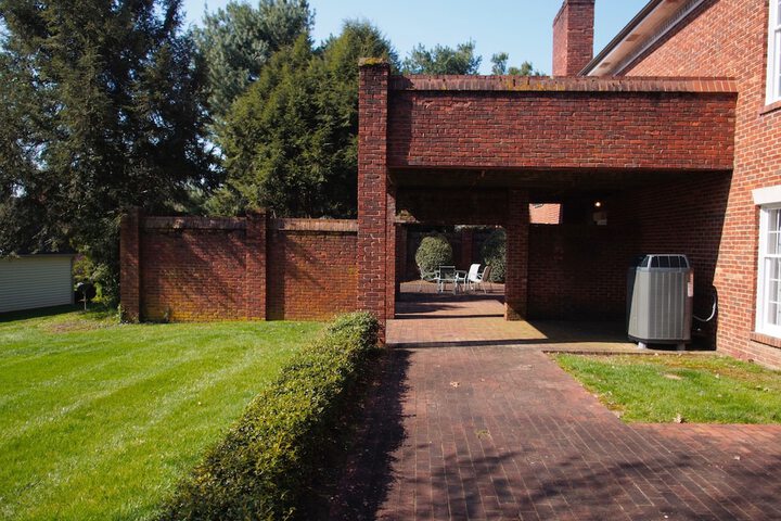 THE CLARK HOUSE INN