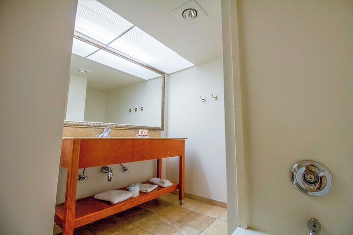 Room 28 of 86