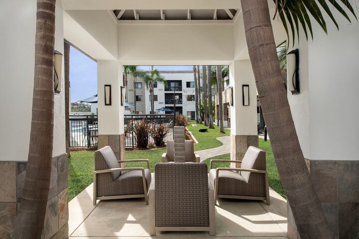 Hotel Exterior 40 of 40