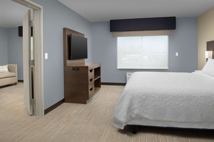 Room 17 of 36
