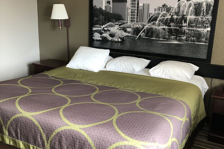 Super 8 by Wyndham Aurora / Naperville Area