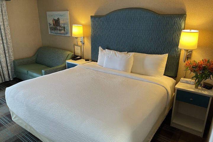 Room 12 of 23
