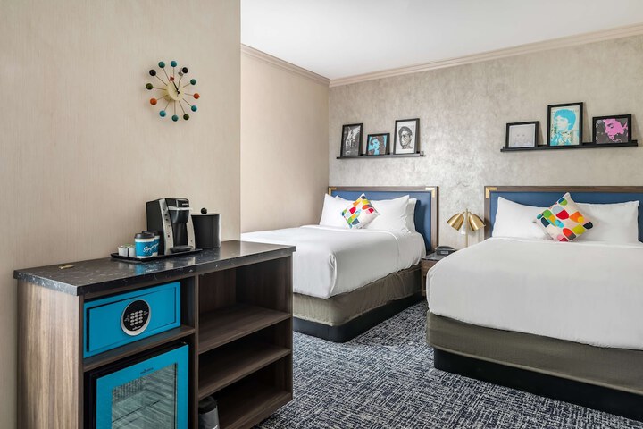 Room 20 of 33